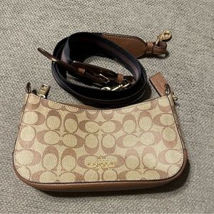 Jes Baguette In Signature Canvas Coach shoulder bag